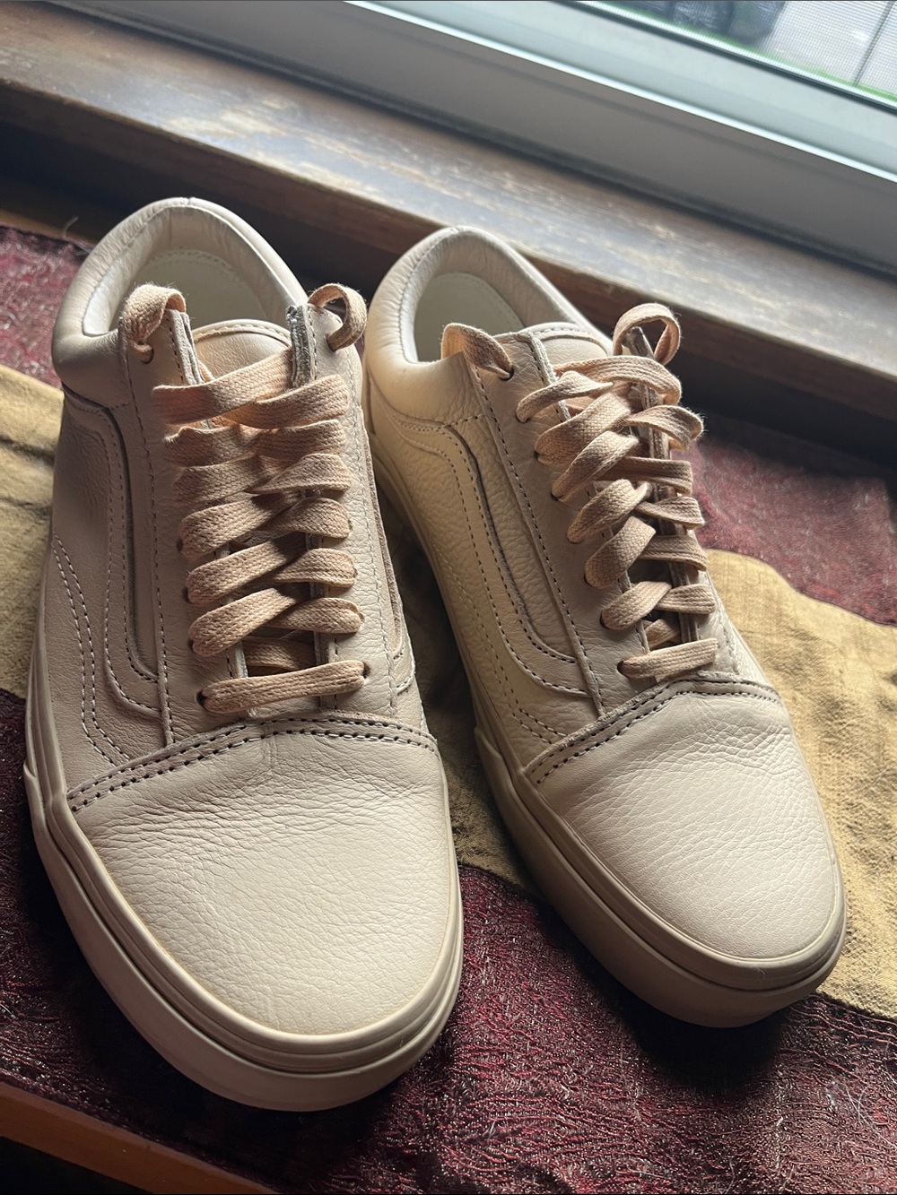 Vans tan women’s 9 Men's 7.5 Casual Leather Sneakers in Light Beige like new